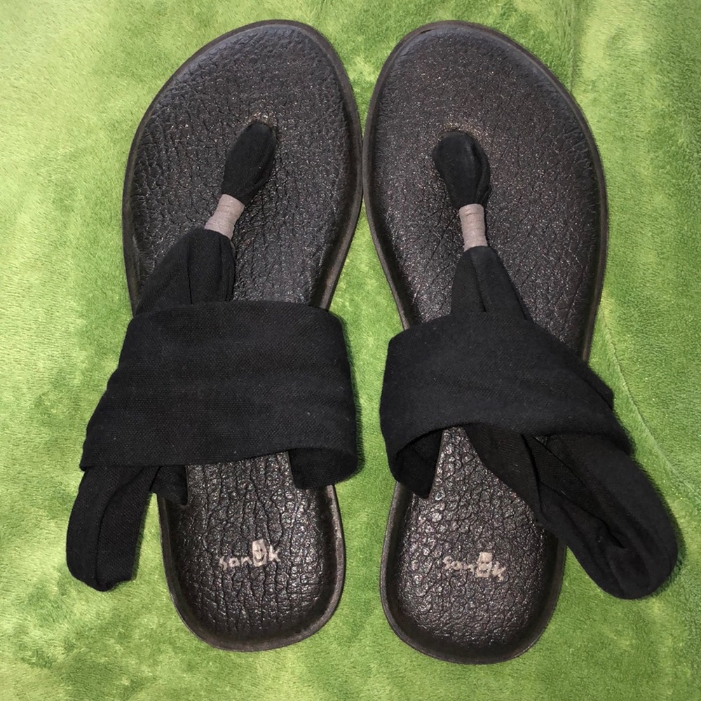 Sz 9 Sanuk Yoga Flat Sling Sandal in Black